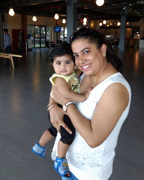 Ritika Angrish holding her daughter Anika
